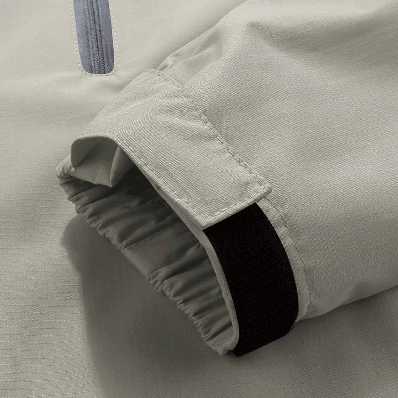 Jaqueta com Capuz Technical